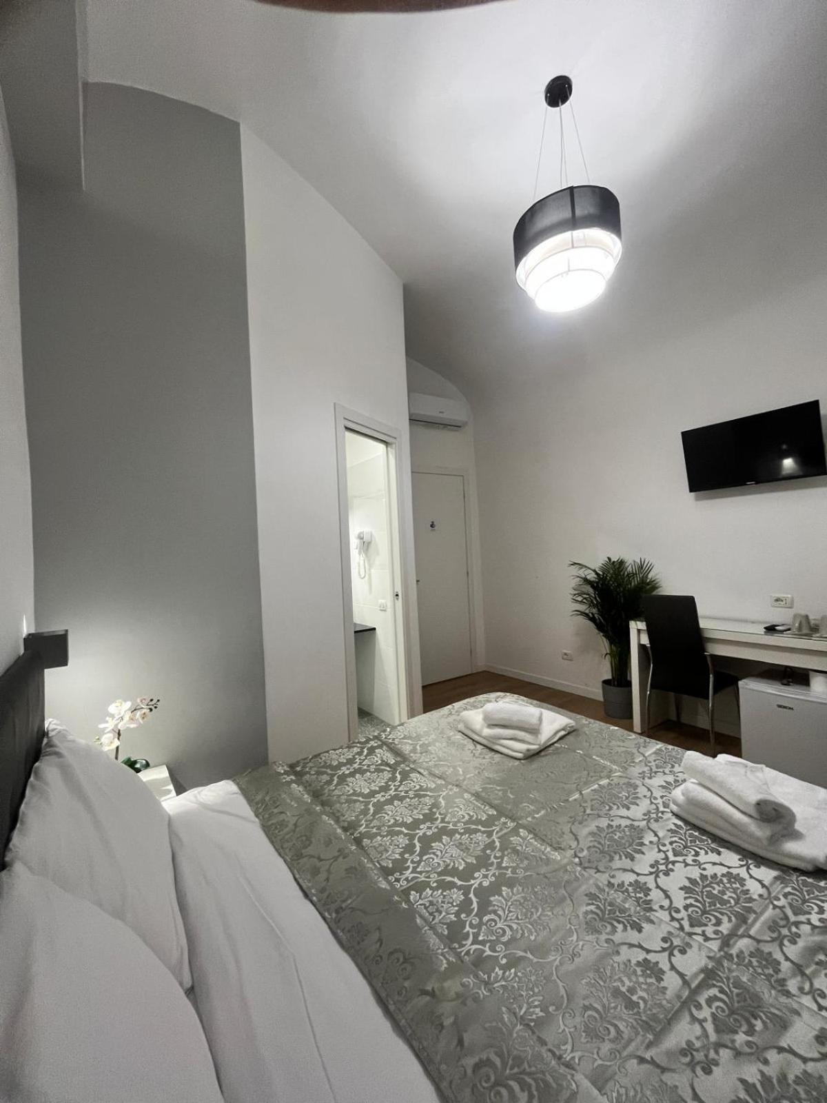 Pensión Rome Holiday Guesthouse *